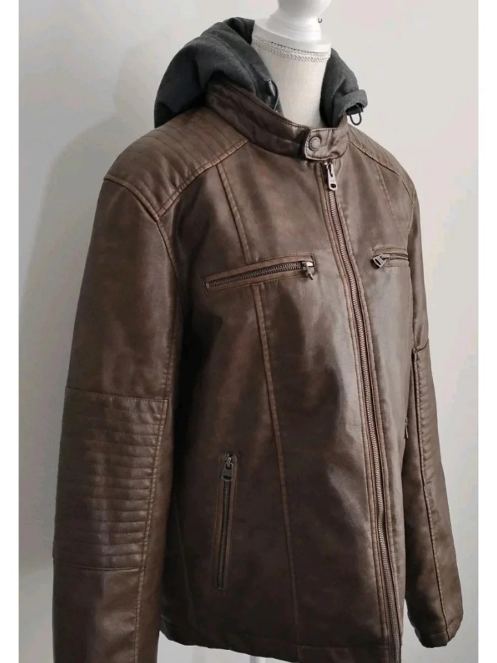 MEN'S LEVI STRAUSS GENTLY WORN FAUX LEATHER HOODED RACER JACKET BROWN SIZE M